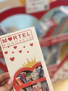 Read more about the article Odwiedziliśmy Nowy Tomyśl! 56. Biblioteczne Serce przekazane małym pacjentom